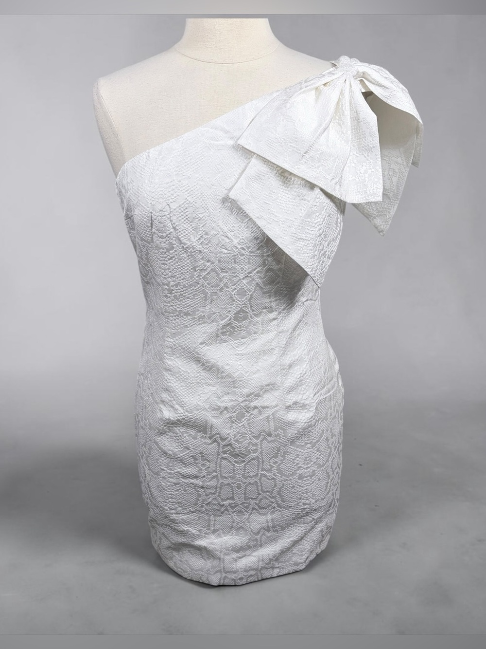 NWT WNTRMSE White Henna Dress One Shoulder Jacquard Bow Accent, Size 4